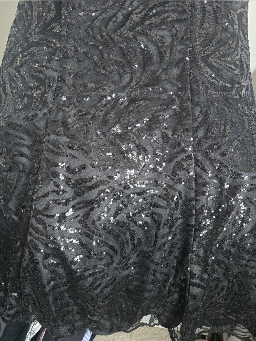 Tony Bowls La Gala Black Sequin Pleated One Shoulder Formal Gown 4 Mermaid Hem - Picture 4 of 16